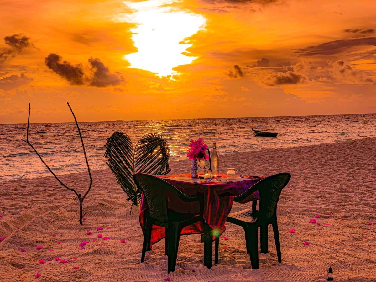 Ukulhas Villa Beach Hotel מראה חיצוני תמונה
