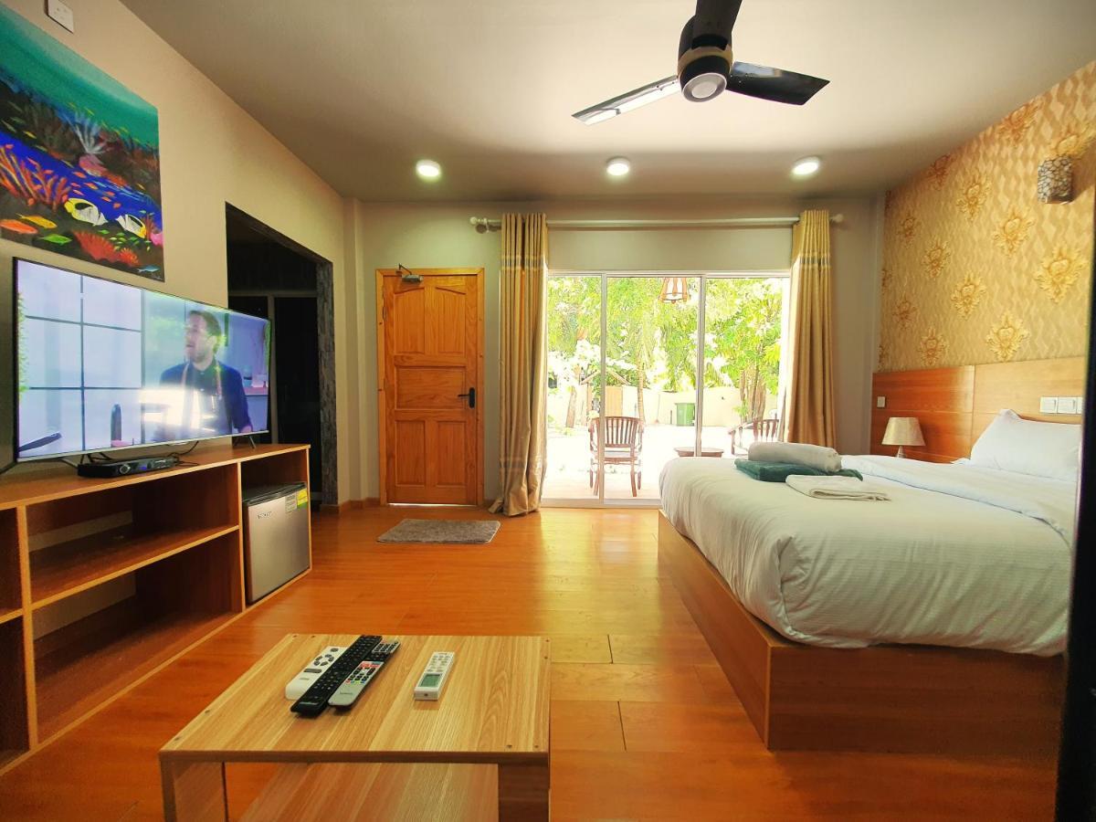 Ukulhas Villa Beach Hotel מראה חיצוני תמונה